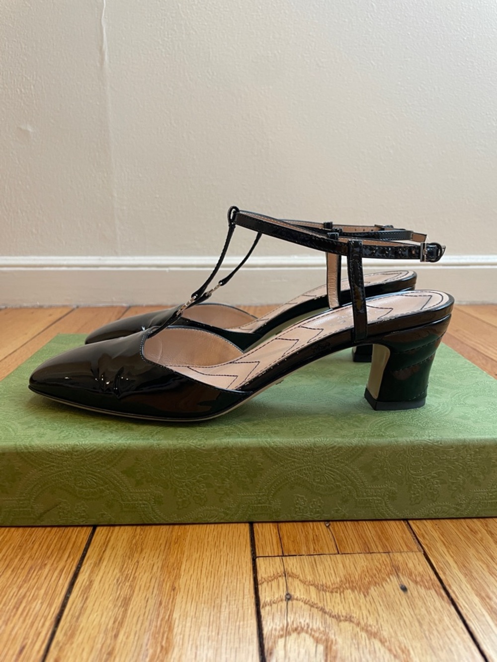 Gucci Petite GG Leather Slingback Pumps - Picture 5 of 13